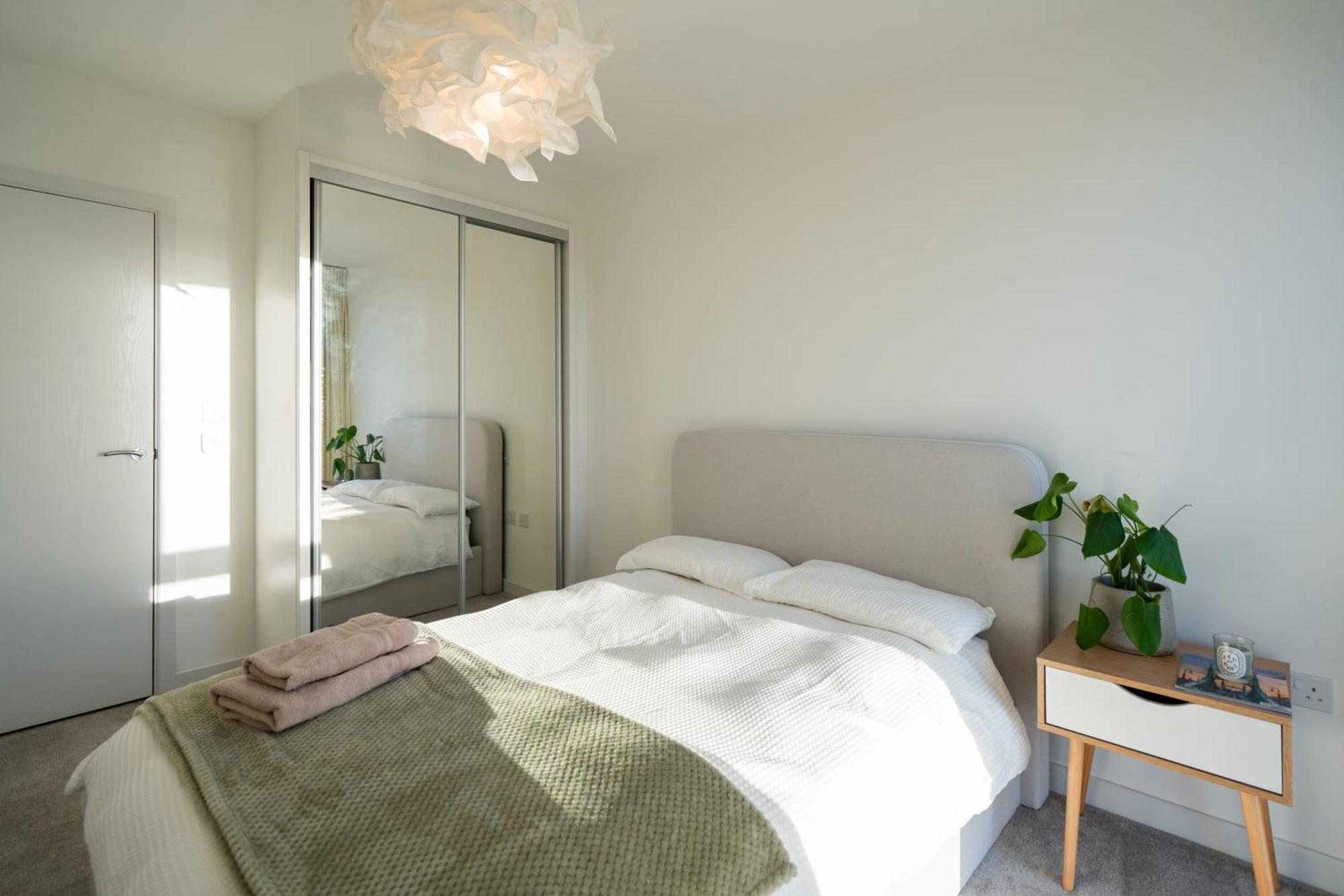 Apartamento Sunset Retreat: Steps From Heathrow/Twickenham Hounslow Exterior foto