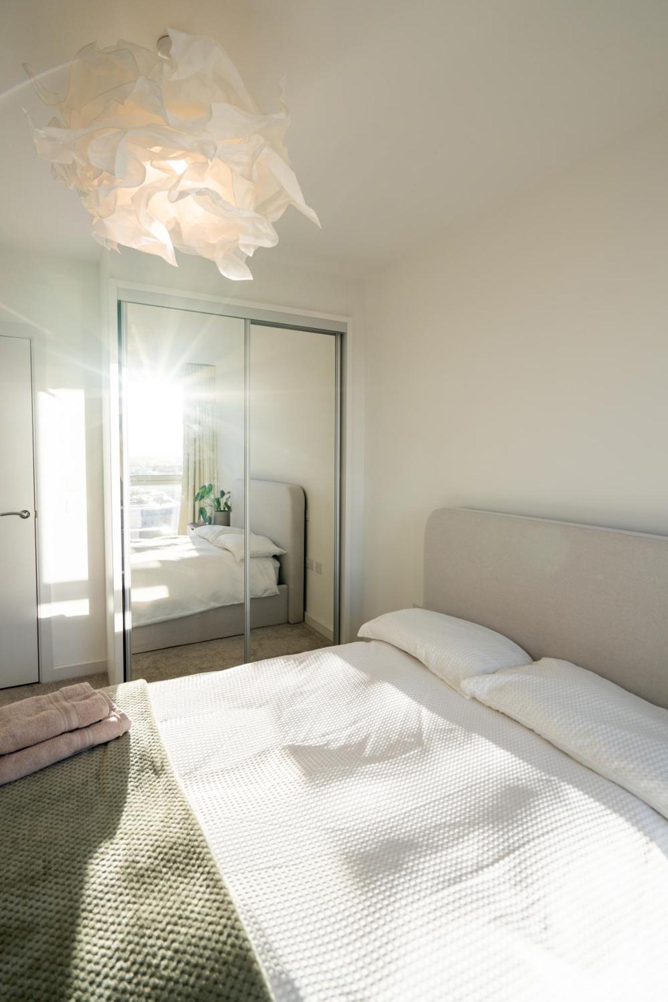Apartamento Sunset Retreat: Steps From Heathrow/Twickenham Hounslow Exterior foto